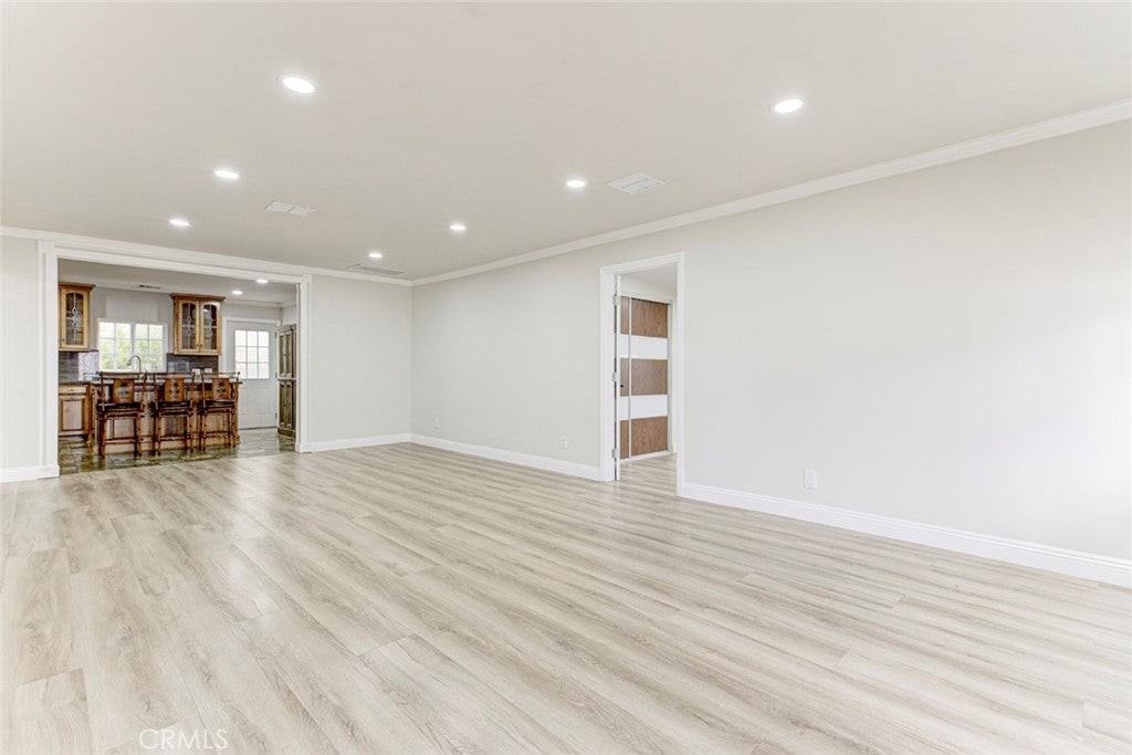1125 Stanley Ave - Photo 5 of 31