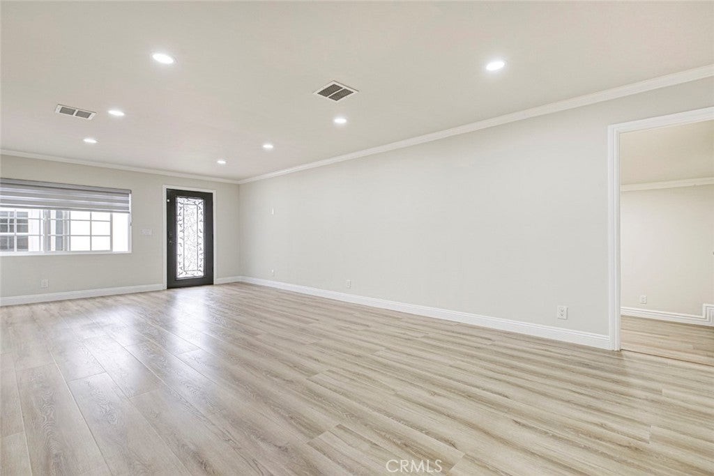 1125 Stanley Ave - Photo 7 of 31