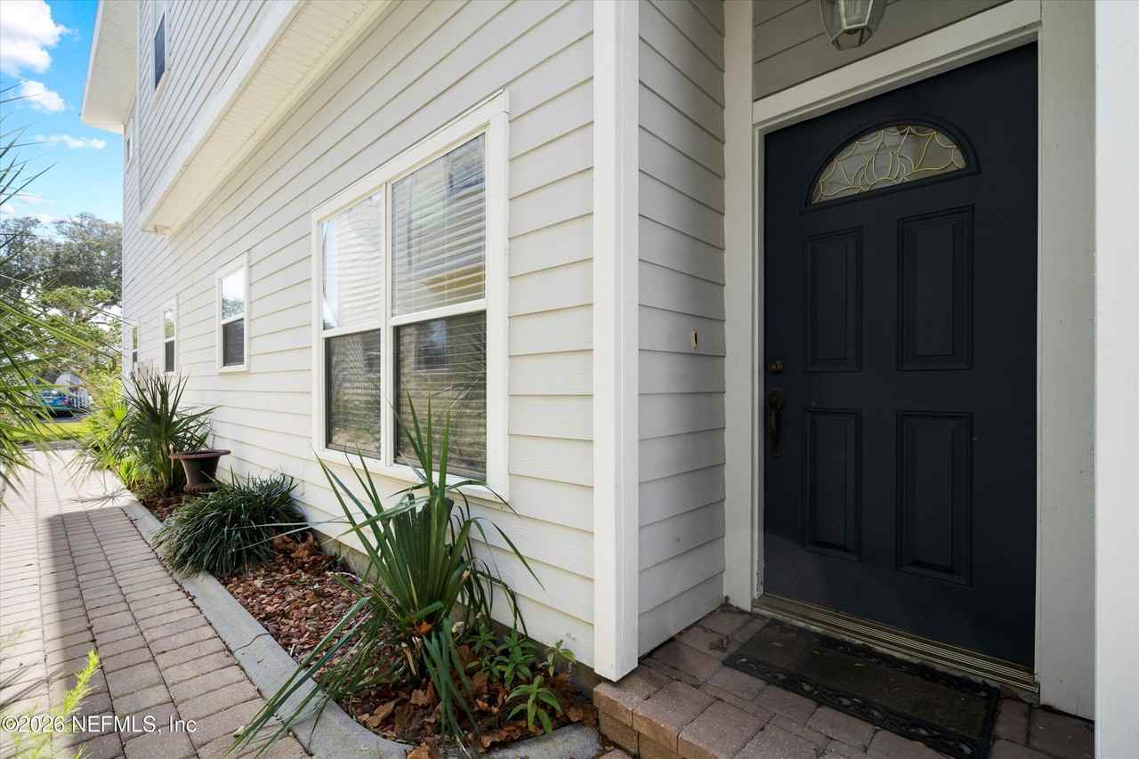819 6th Ave S - Photo 3 of 26