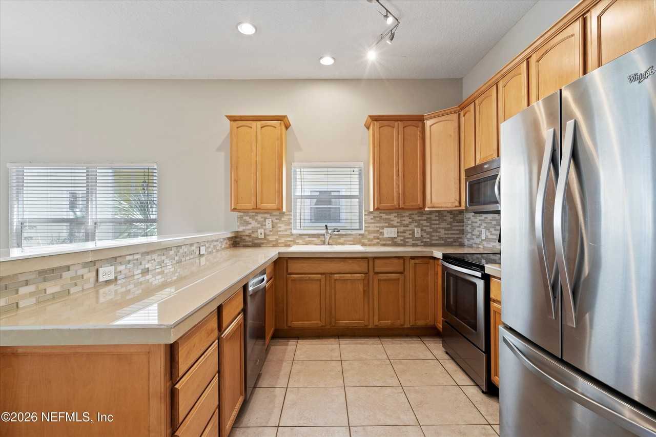 819 6th Ave S - Photo 4 of 26