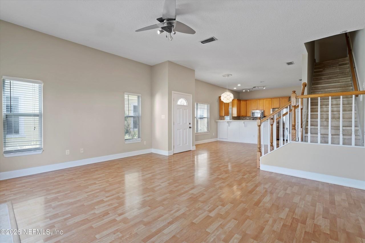 819 6th Ave S - Photo 5 of 26