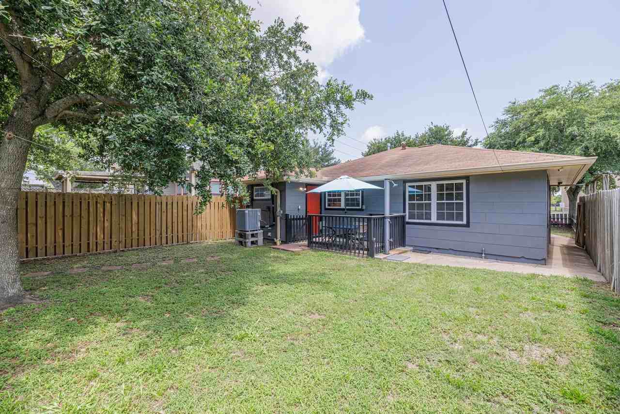 5217 Avenue N 1/2 - Photo 3 of 19