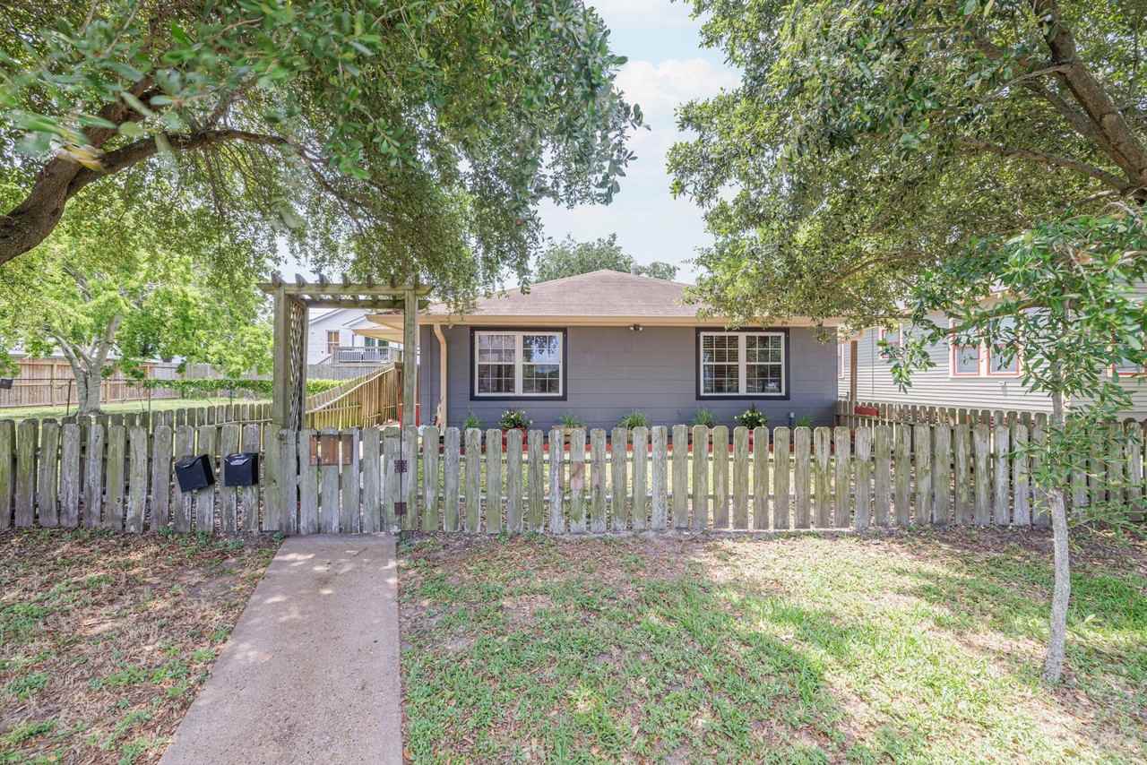 5217 Avenue N 1/2 - Photo 4 of 19