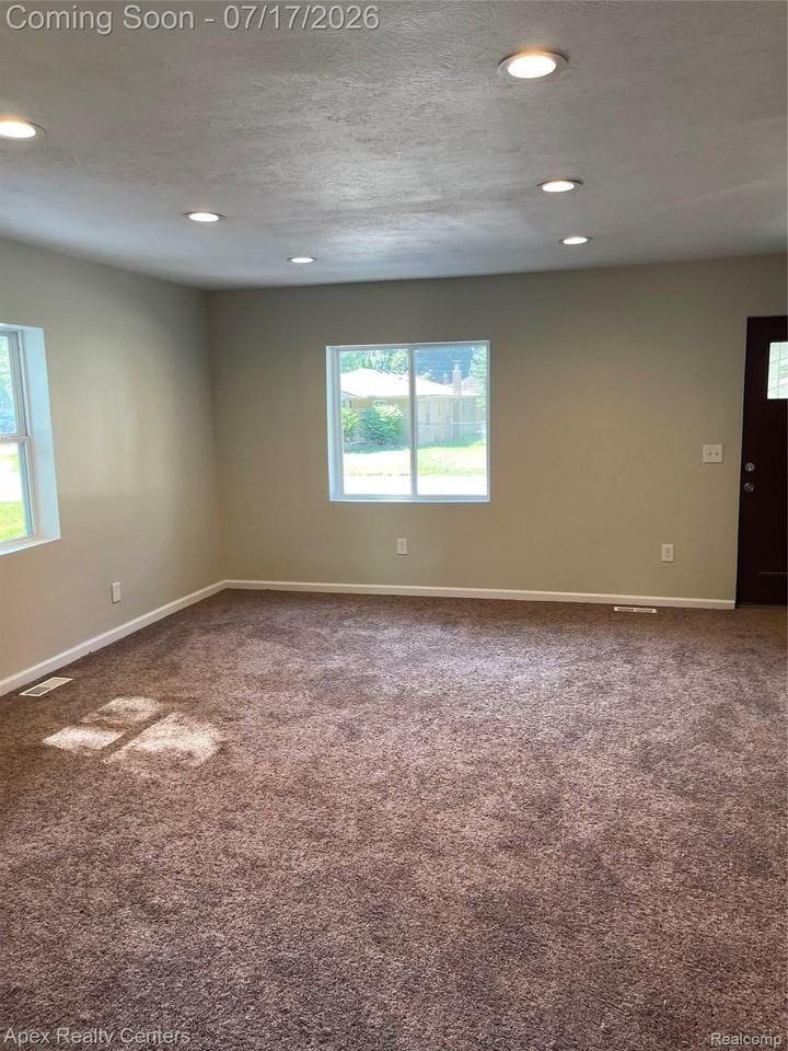 23864 Liddle St - Photo 5 of 12