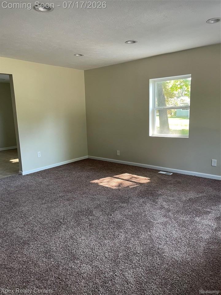 23864 Liddle St - Photo 6 of 12