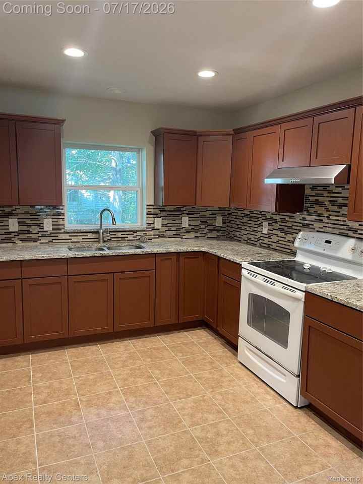 23864 Liddle St - Photo 7 of 12