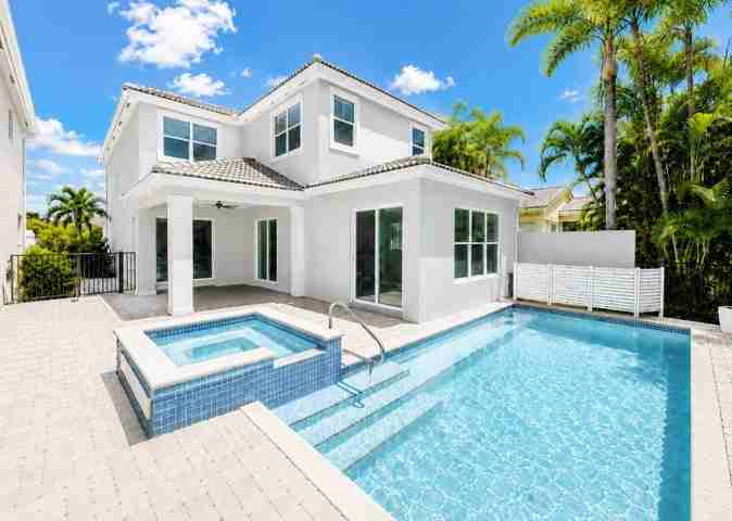 207 Isle Verde Way - Photo 2 of 8