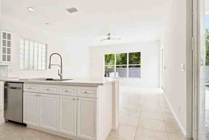 207 Isle Verde Way - Photo 6 of 8