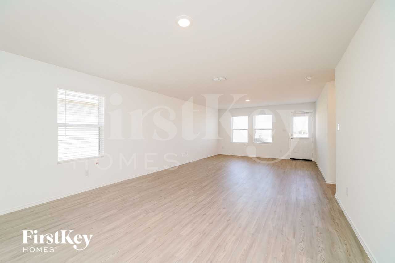 1310 Kiskadee Way - Photo 3 of 15