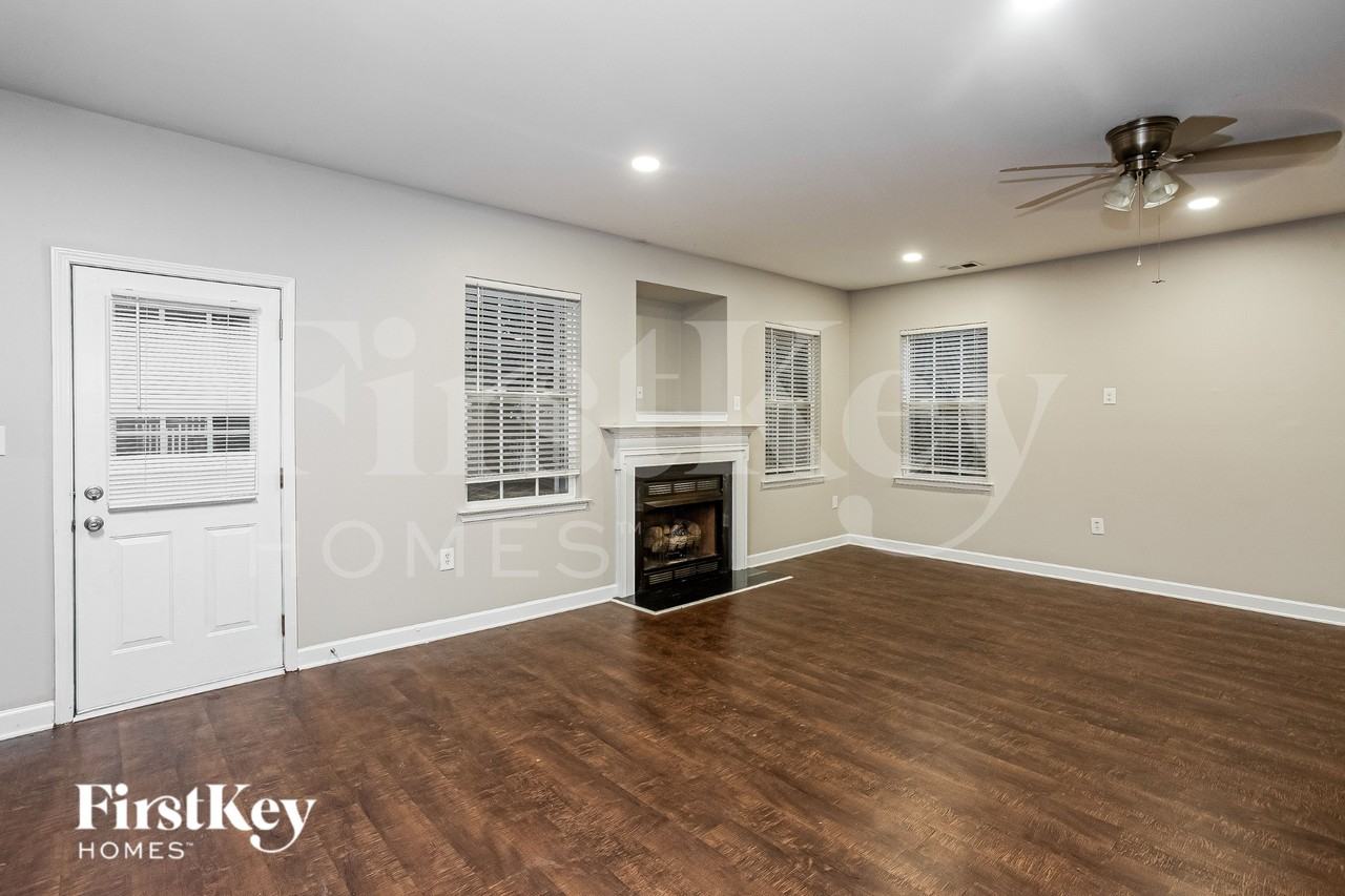 4204 High Shoals Dr - Photo 3 of 19