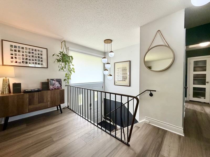 935 Thorndale Dr - Photo 2 of 14