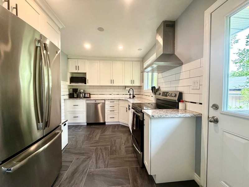935 Thorndale Dr - Photo 5 of 14