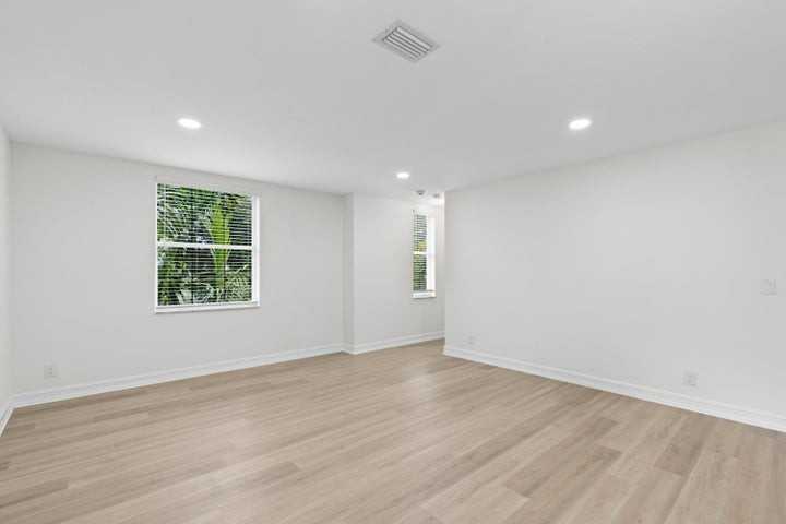 1127 Florida Avenue - Photo 3 of 8