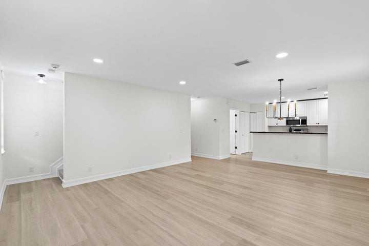 1127 Florida Avenue - Photo 5 of 8