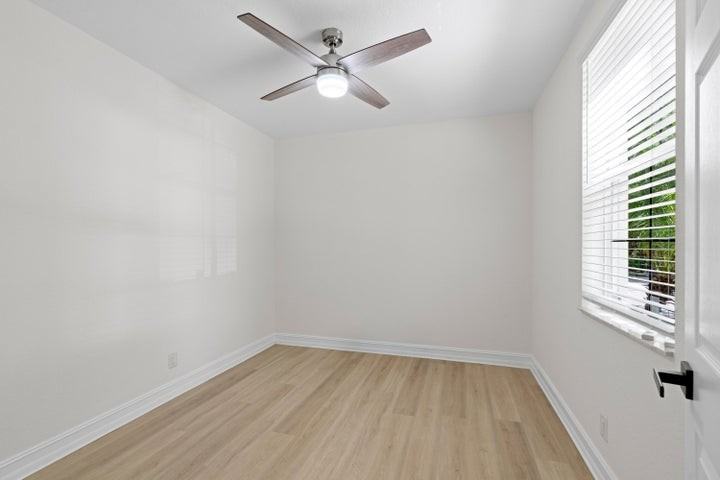1127 Florida Avenue - Photo 7 of 8