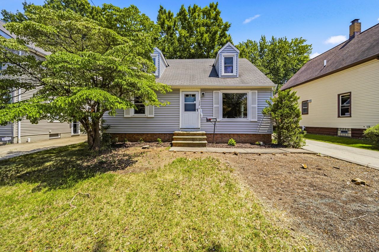 1307 Summit Dr - Photo 5 of 30