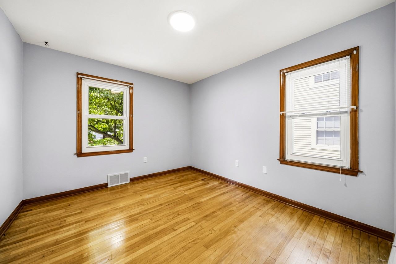 1307 Summit Dr - Photo 7 of 30