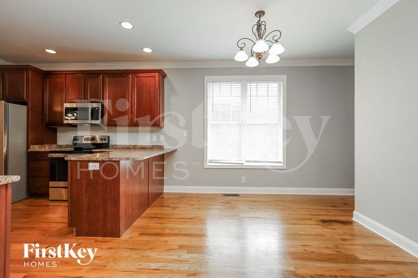 720 Courtland Ave - Photo 5 of 15