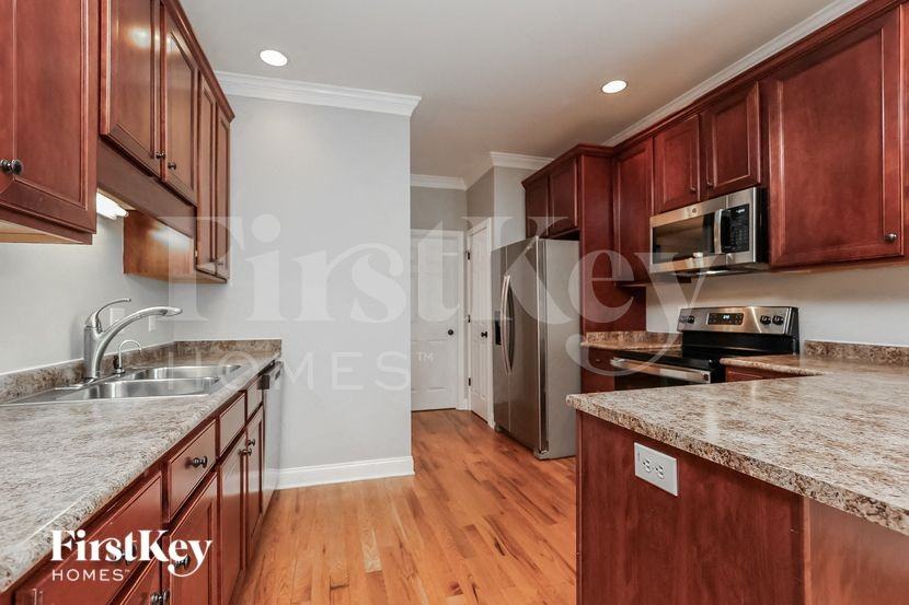 720 Courtland Ave - Photo 6 of 15