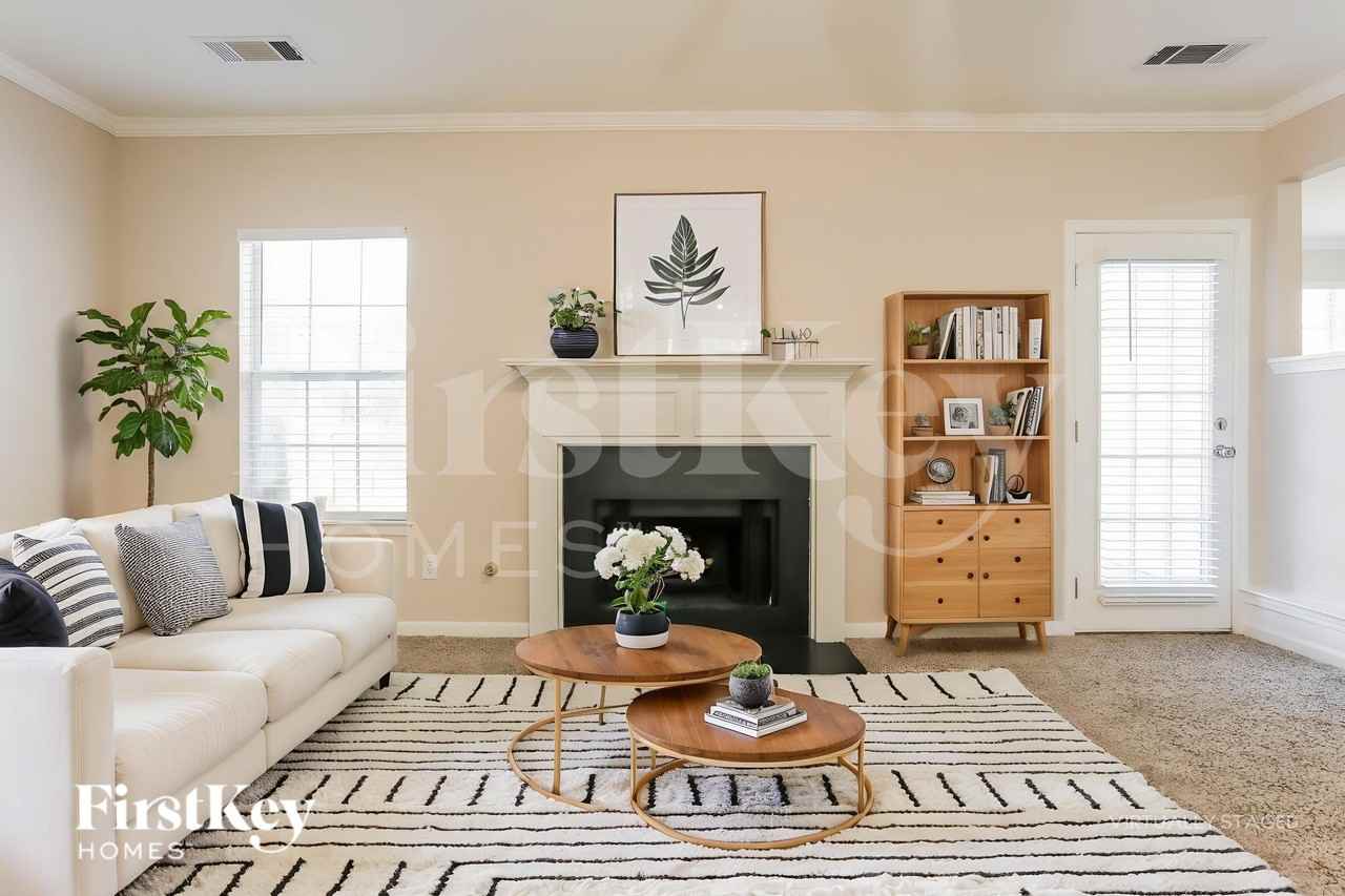 1688 Rice Sq - Photo 3 of 18