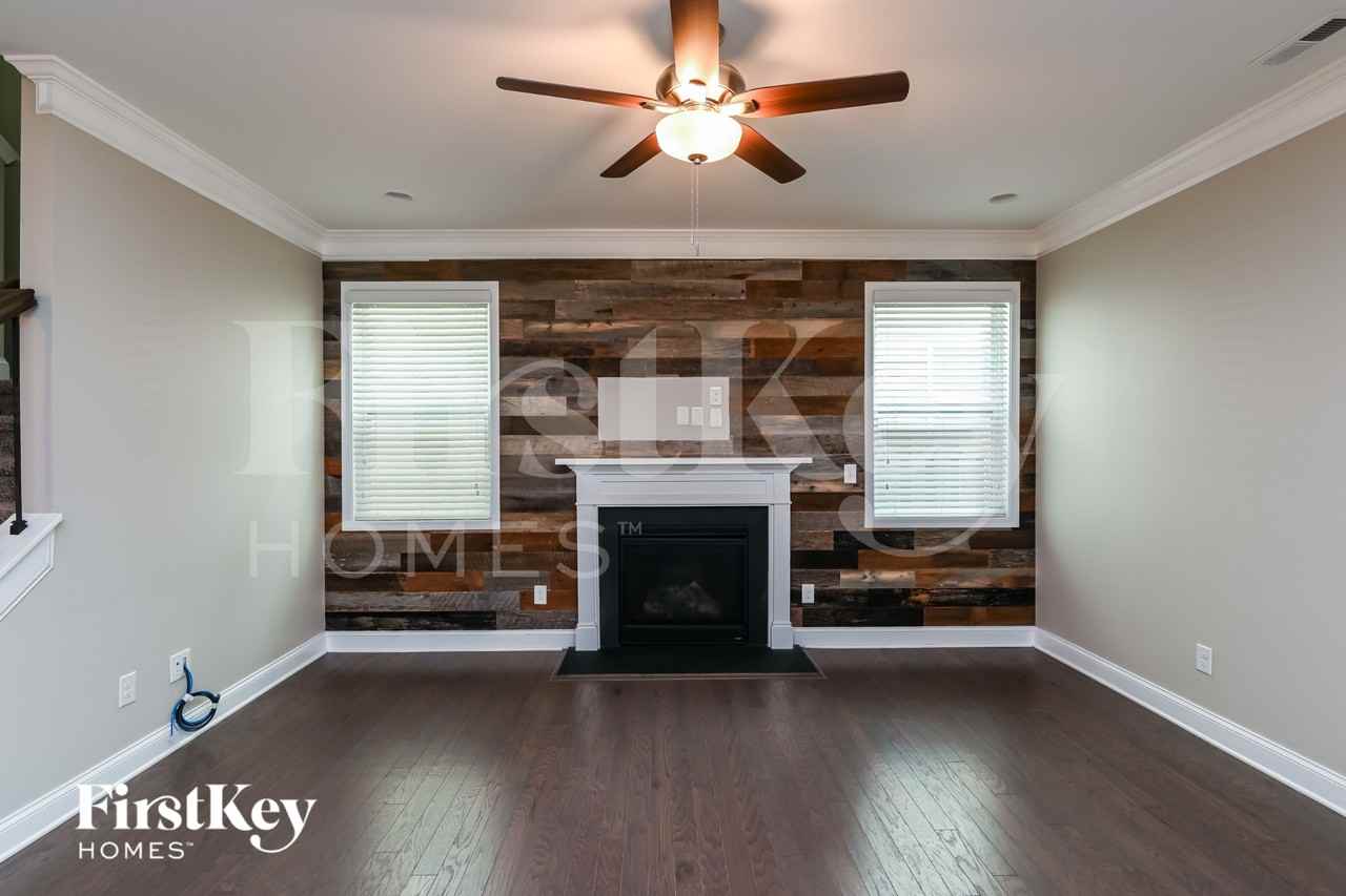 9725 Rayneridge Dr - Photo 3 of 15