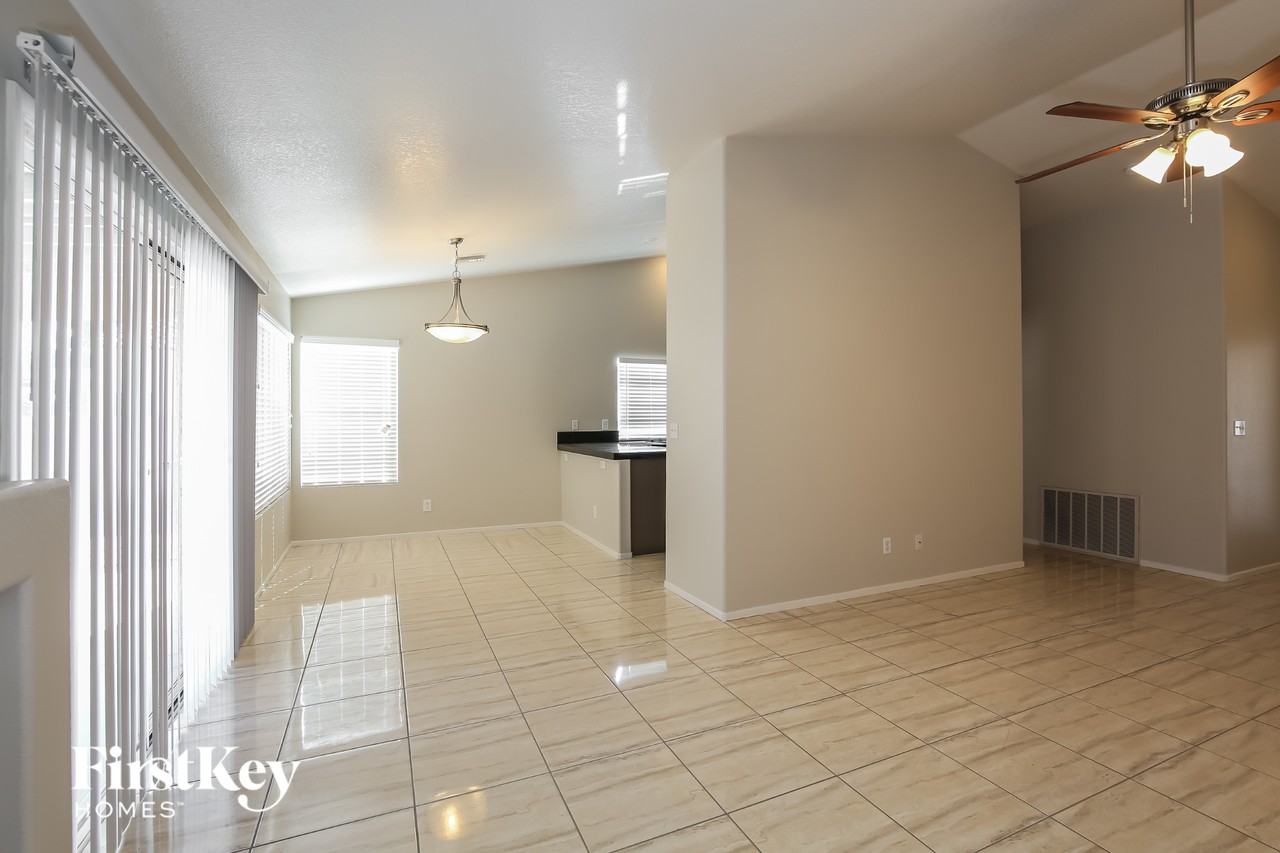 4912 Breezy Day Dr - Photo 5 of 15