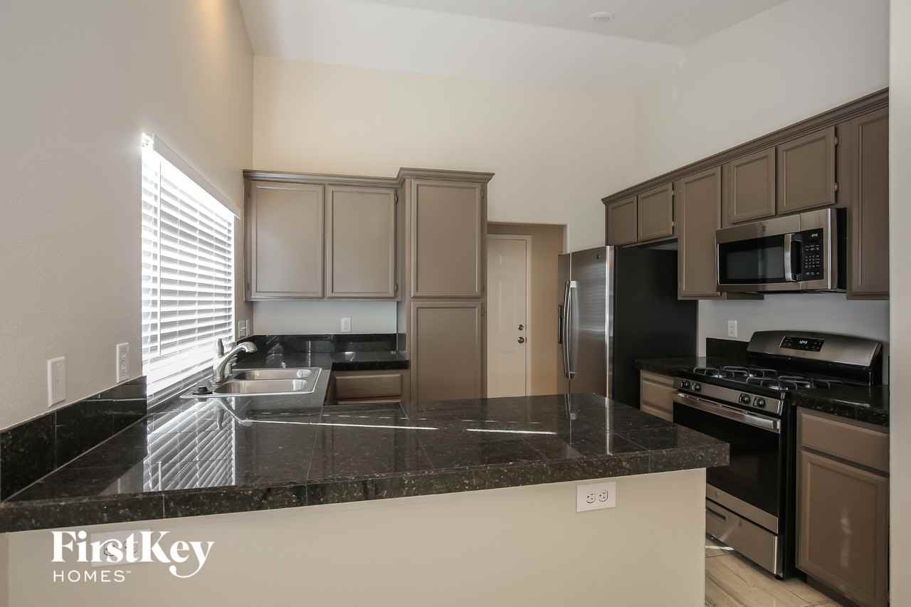 4912 Breezy Day Dr - Photo 6 of 15
