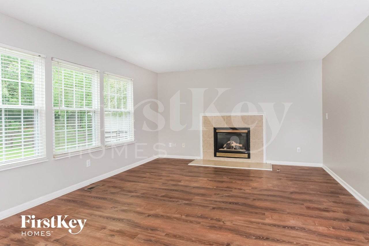 8106 Autumn Pl - Photo 3 of 15