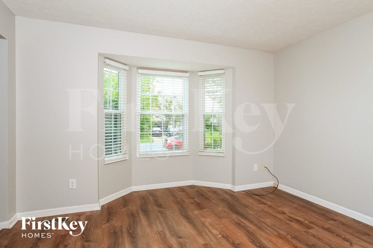 8106 Autumn Pl - Photo 4 of 15