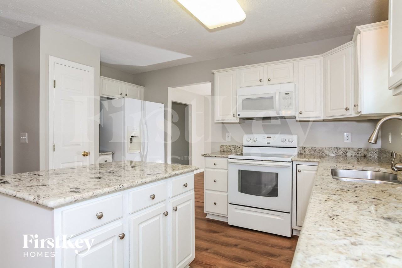 8106 Autumn Pl - Photo 7 of 15