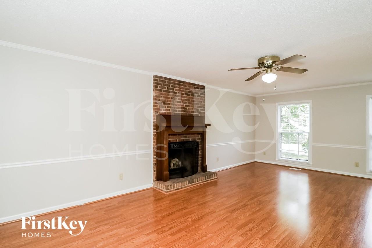 2305 Cottage Pl - Photo 3 of 15