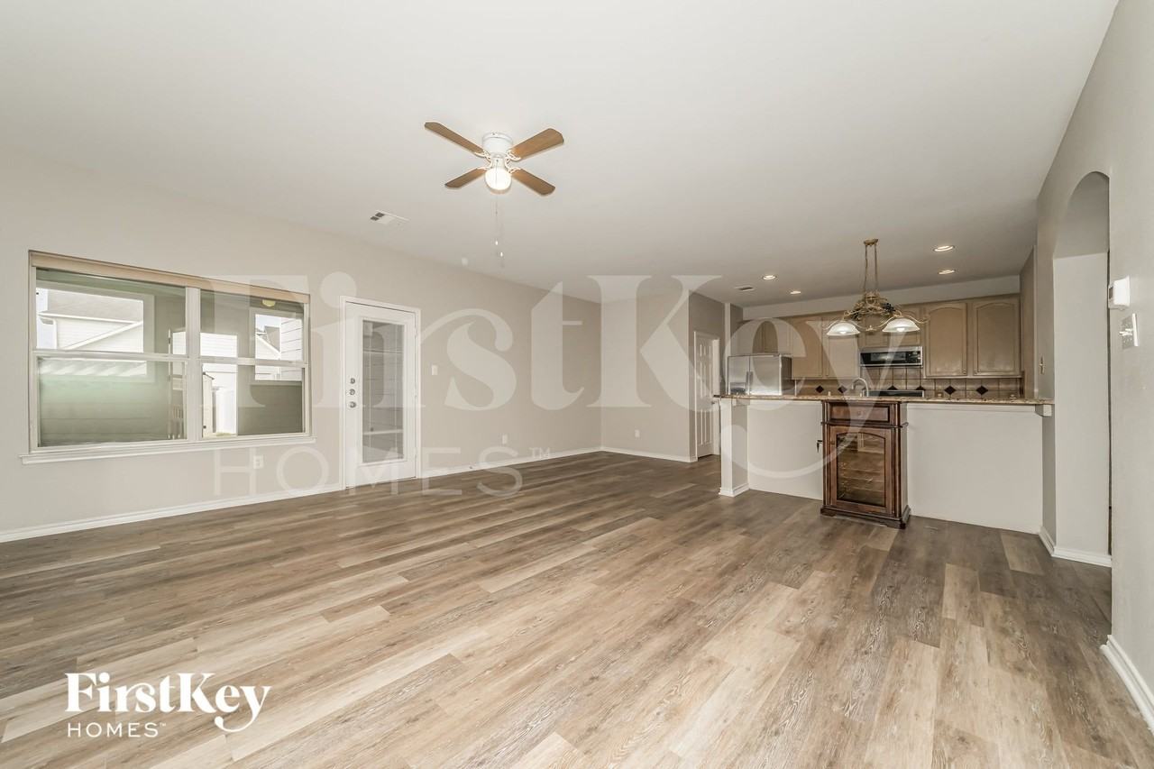 1233 Chattahoochee Dr - Photo 2 of 15