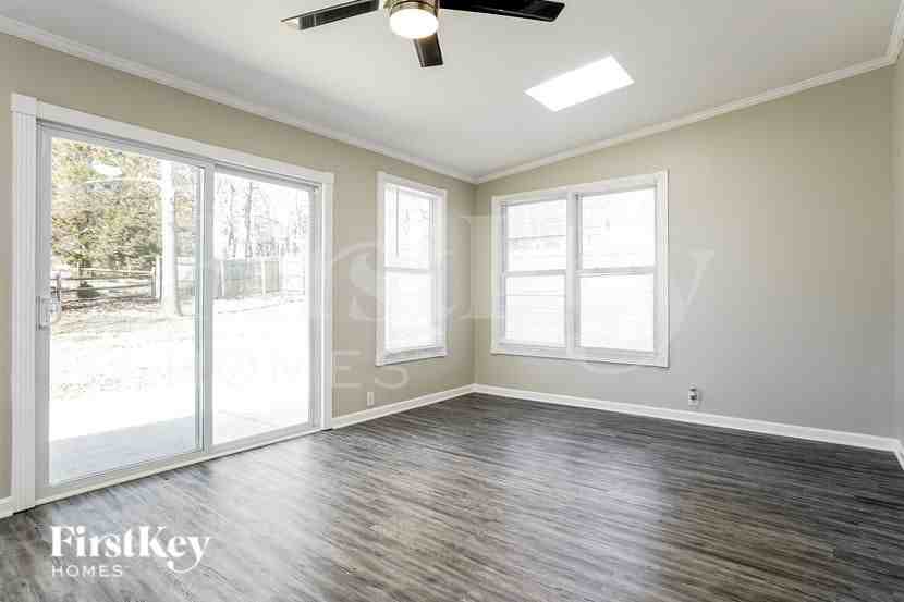 6700 River Hills Dr - Photo 3 of 15