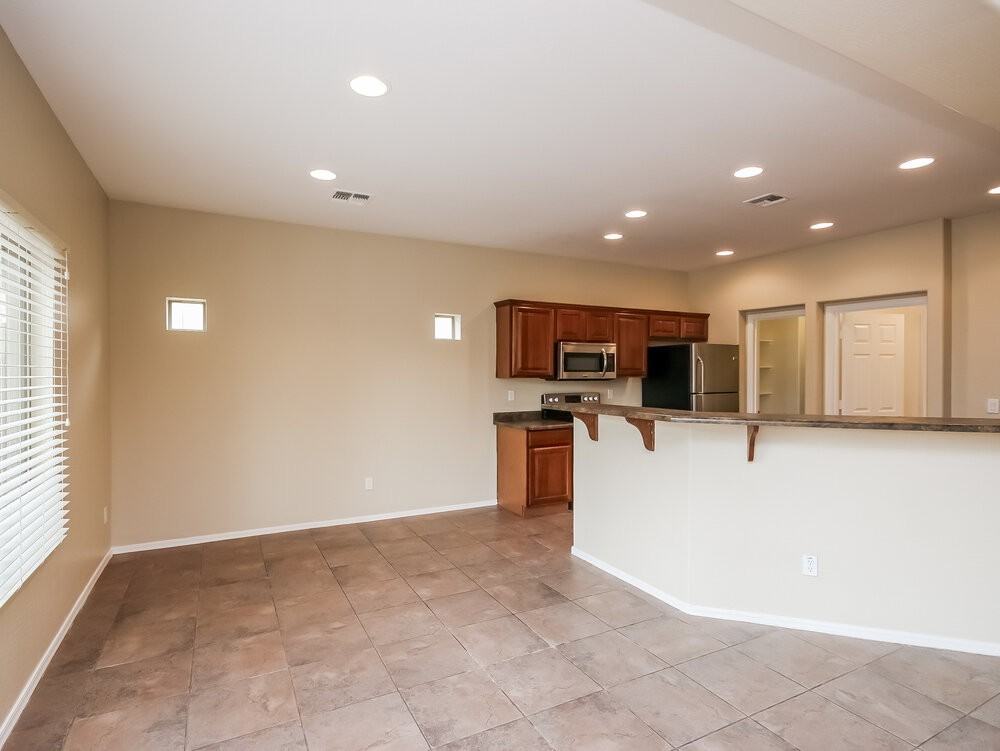 17606 W Bridger St - Photo 4 of 12