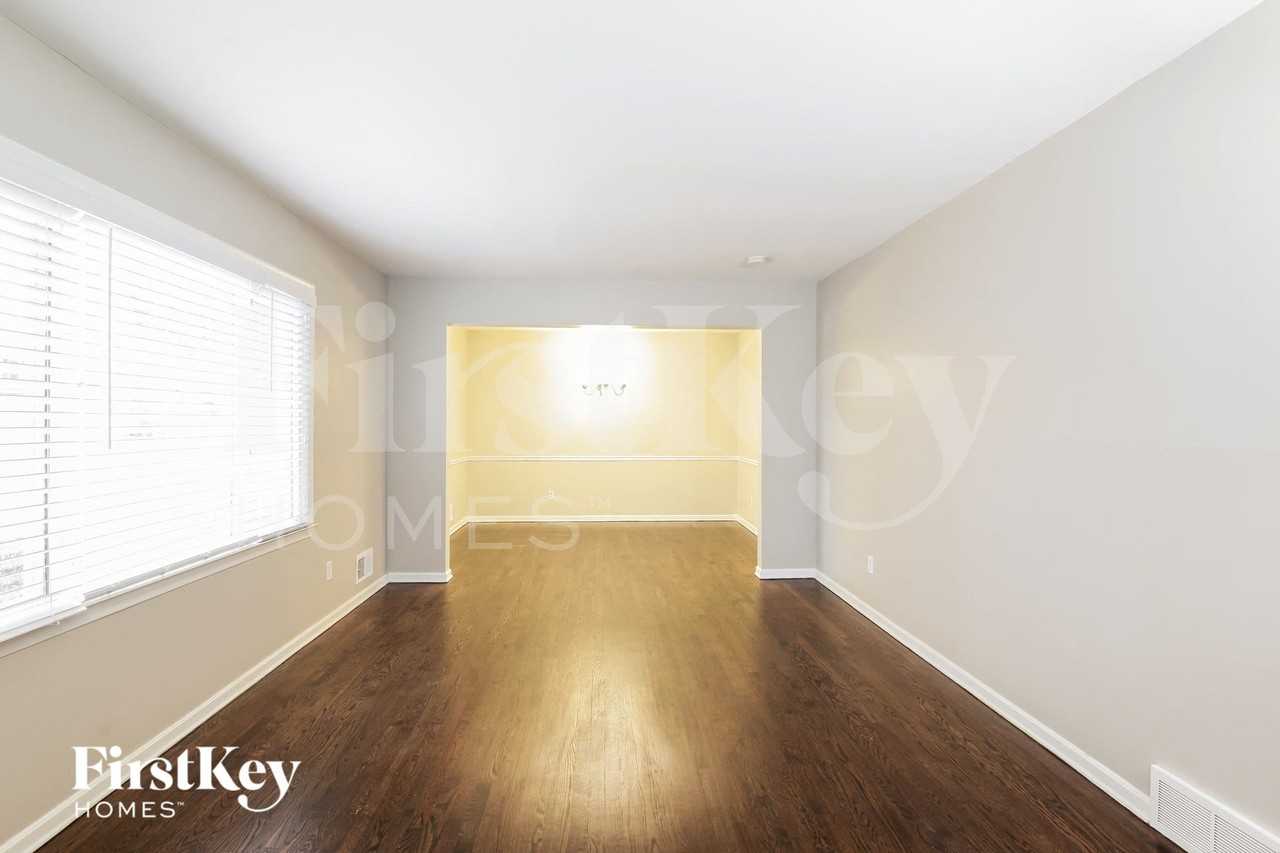 9613 Beverly Dr - Photo 3 of 15