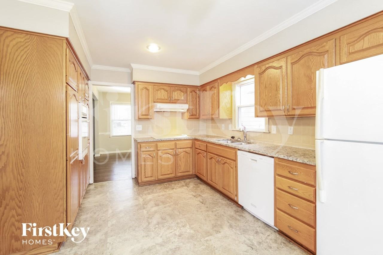 9613 Beverly Dr - Photo 5 of 15