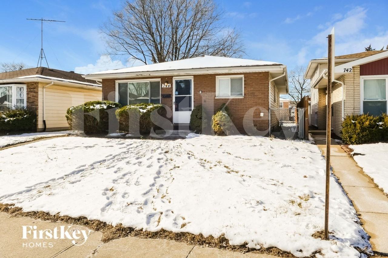744 Newell Ave - Photo 2 of 15