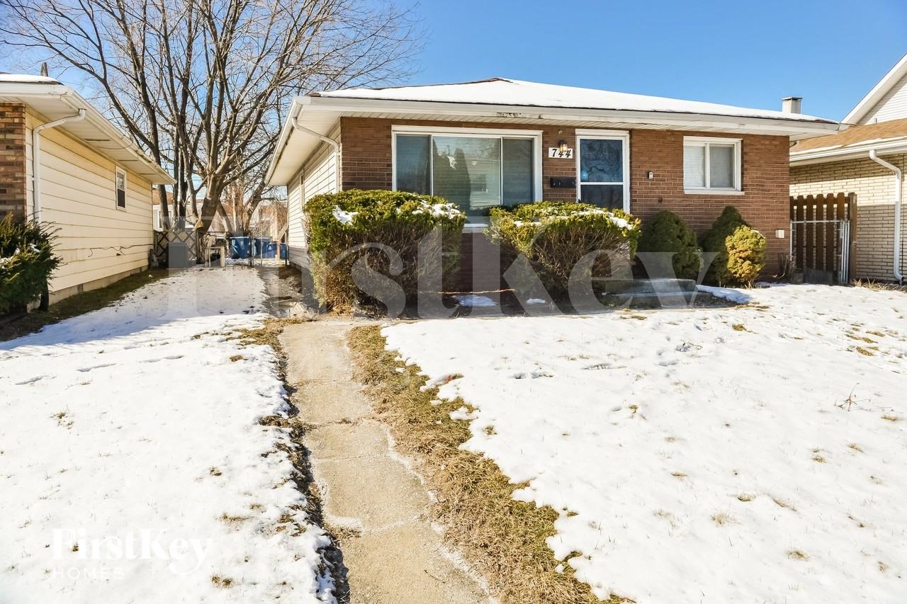 744 Newell Ave - Photo 3 of 15