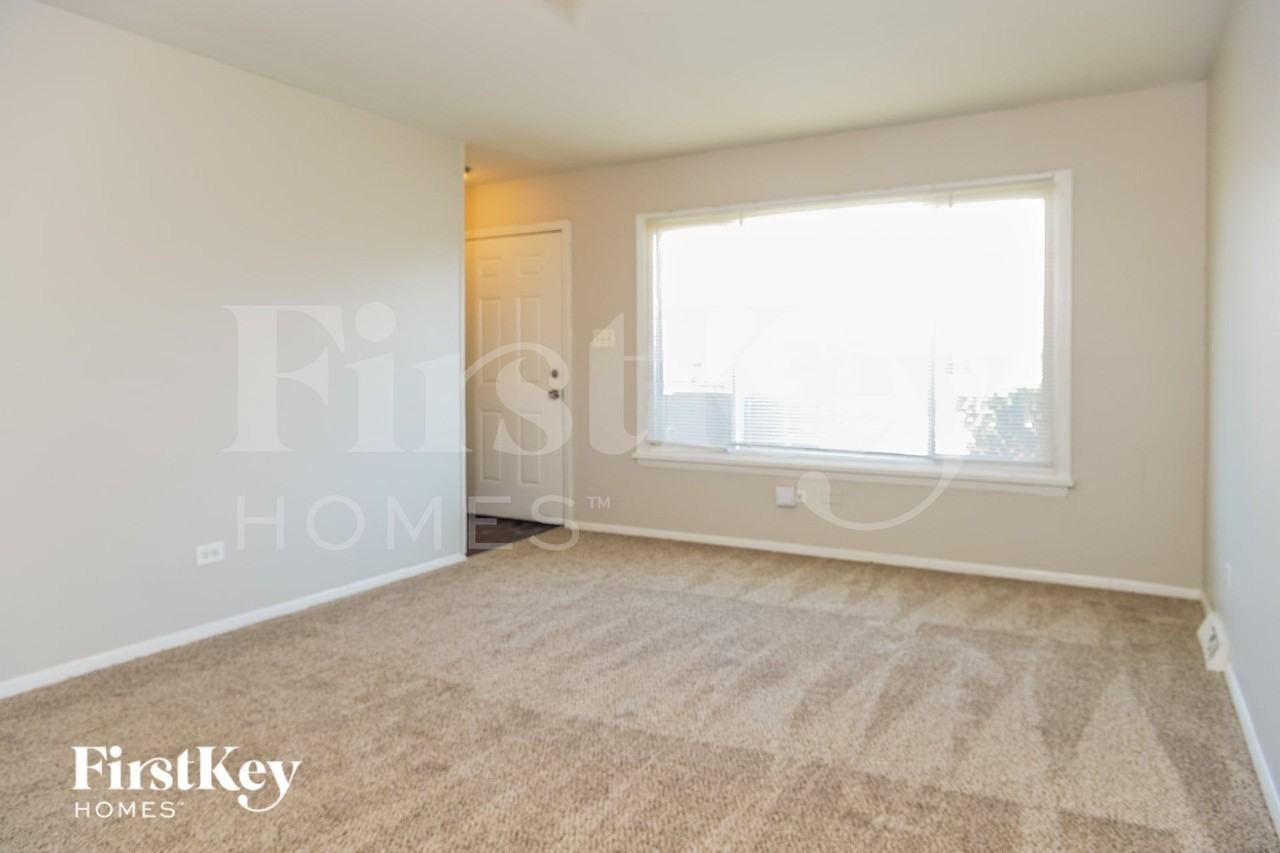 744 Newell Ave - Photo 4 of 15