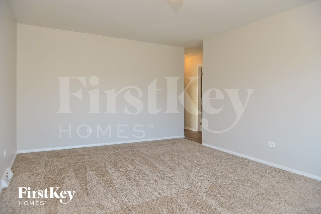 744 Newell Ave - Photo 5 of 15