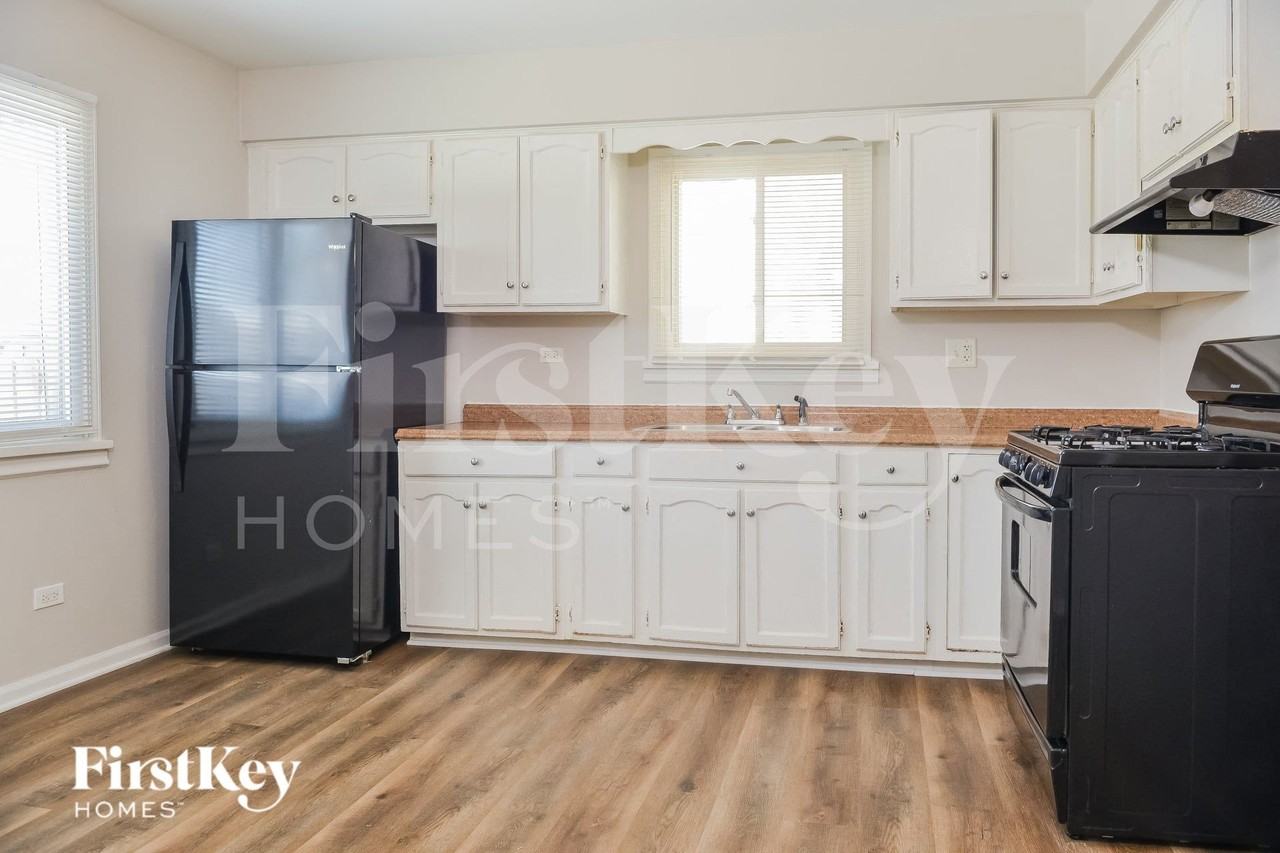 744 Newell Ave - Photo 6 of 15