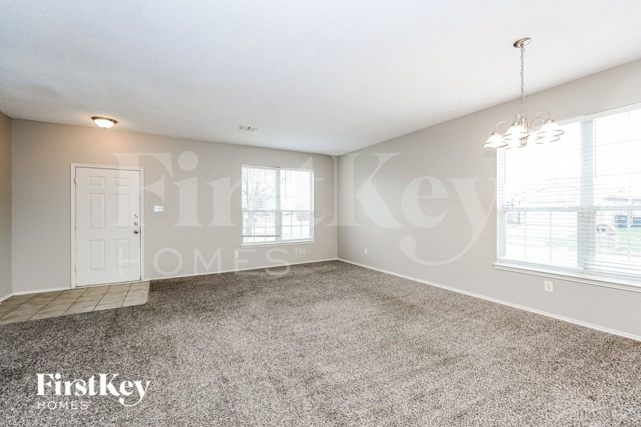 7401 Snow Ridge Dr - Photo 3 of 16