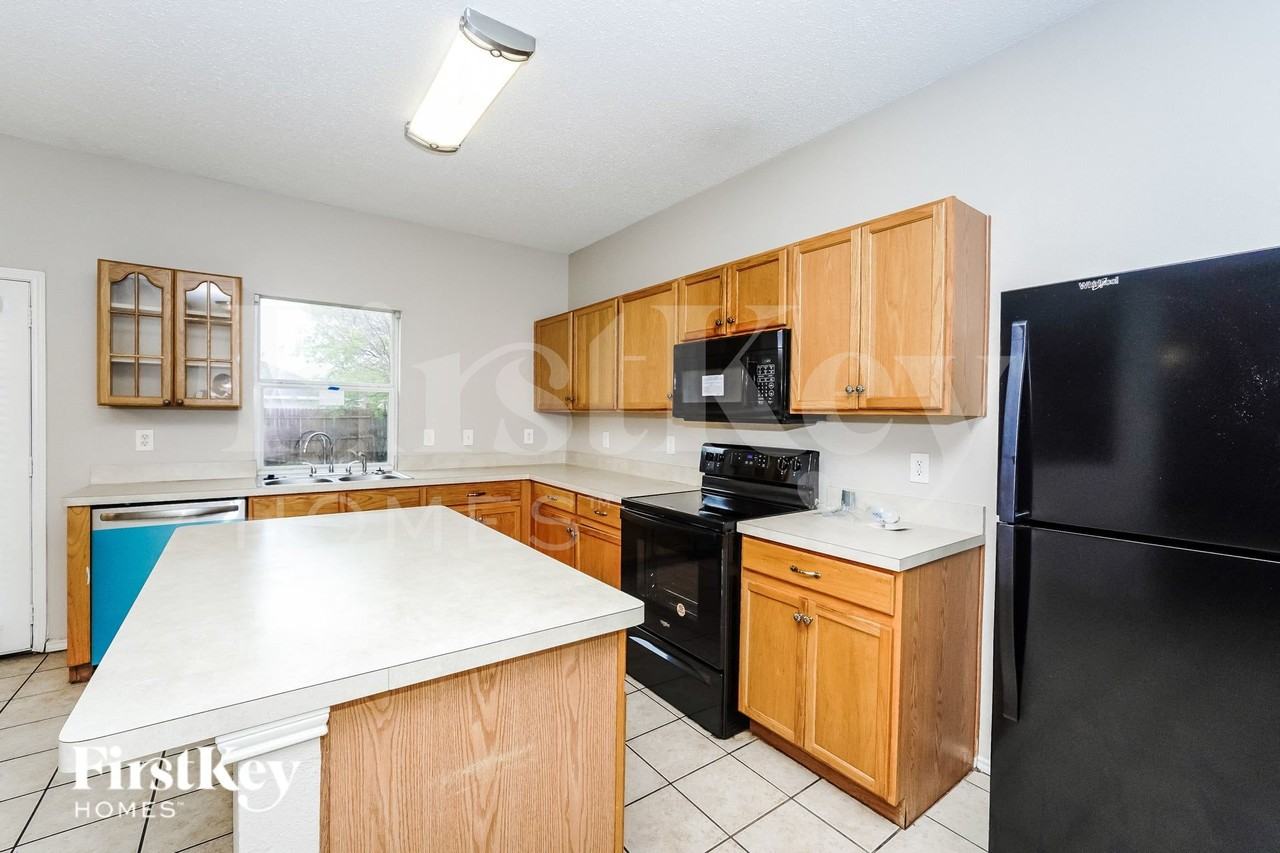 7401 Snow Ridge Dr - Photo 5 of 16