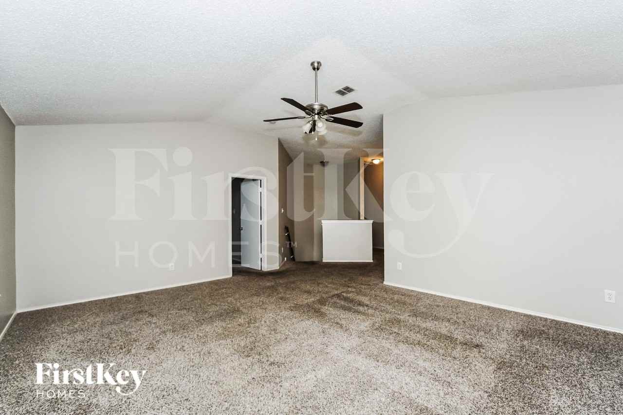 7401 Snow Ridge Dr - Photo 7 of 16