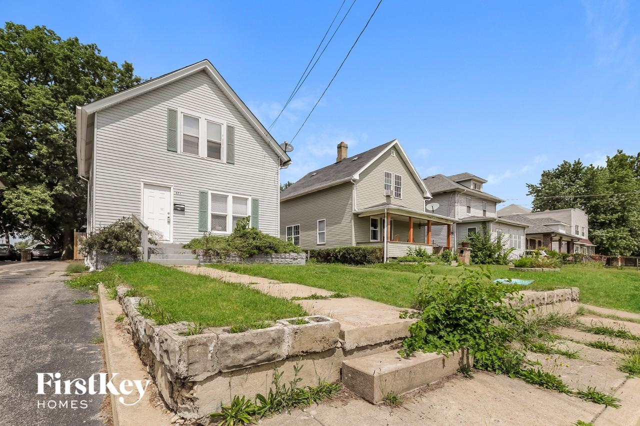 671 S Lake St - Photo 2 of 15