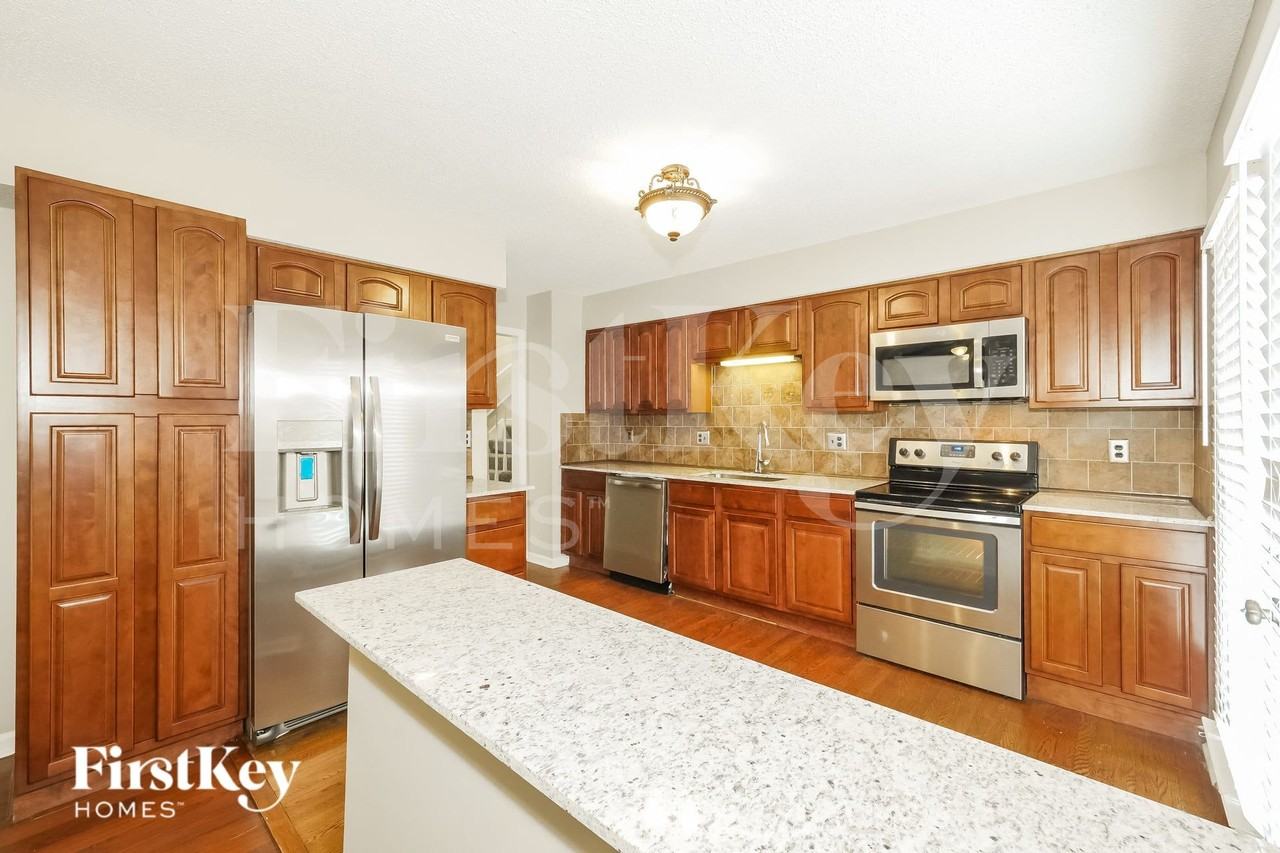 6235 N Hickory Ct - Photo 5 of 16