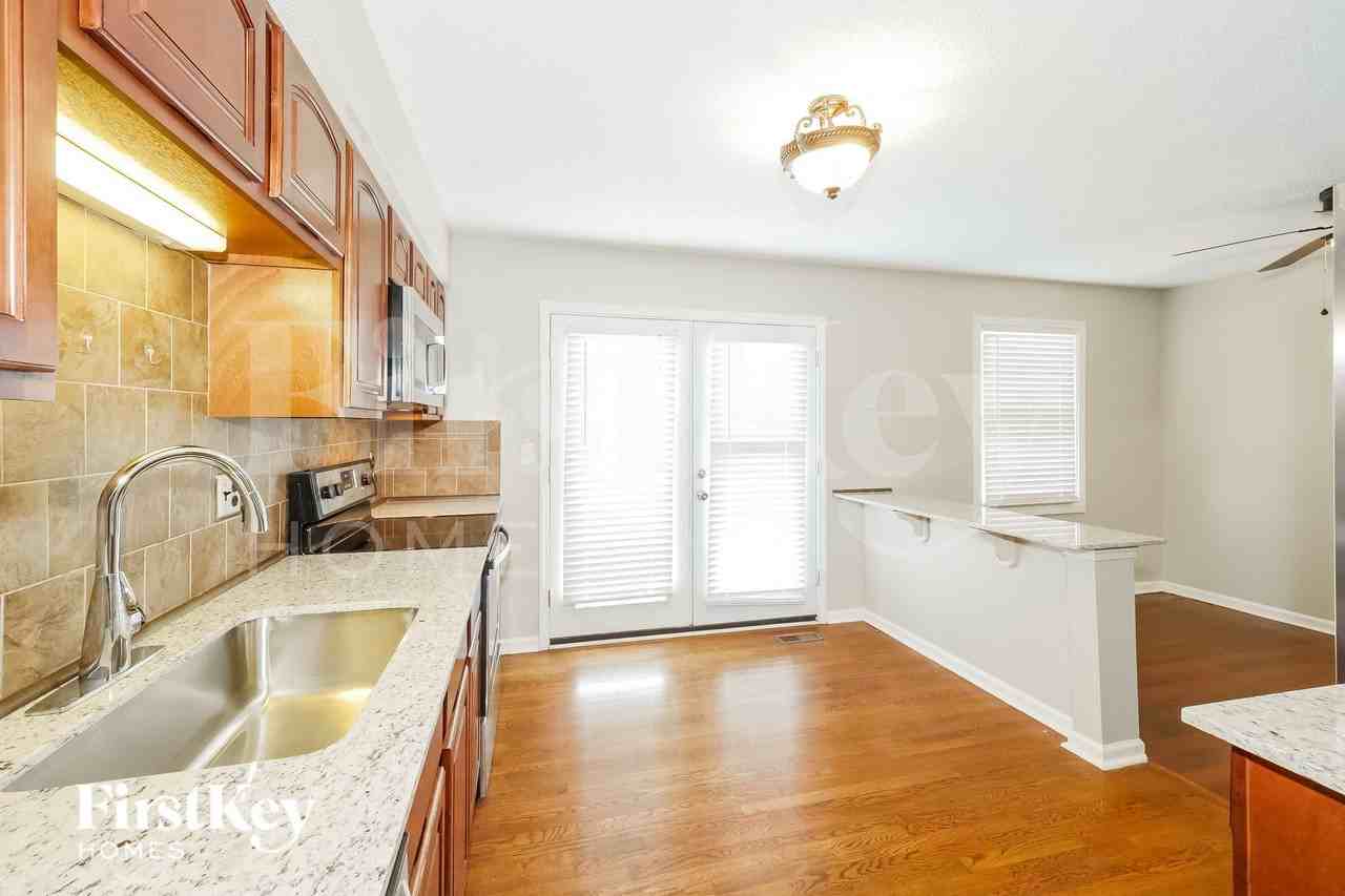 6235 N Hickory Ct - Photo 6 of 16