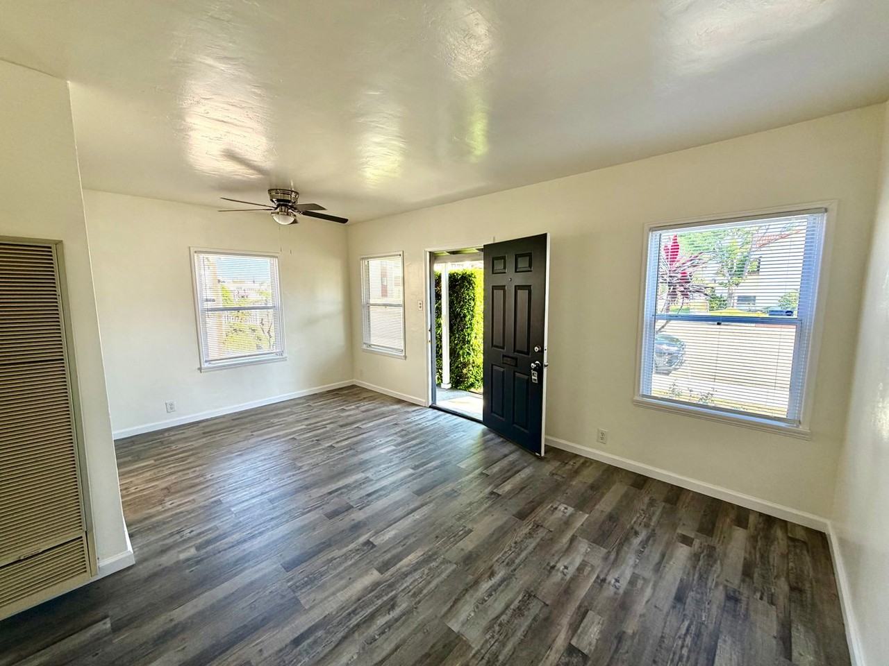 2105 W Carson St - Photo 2 of 9