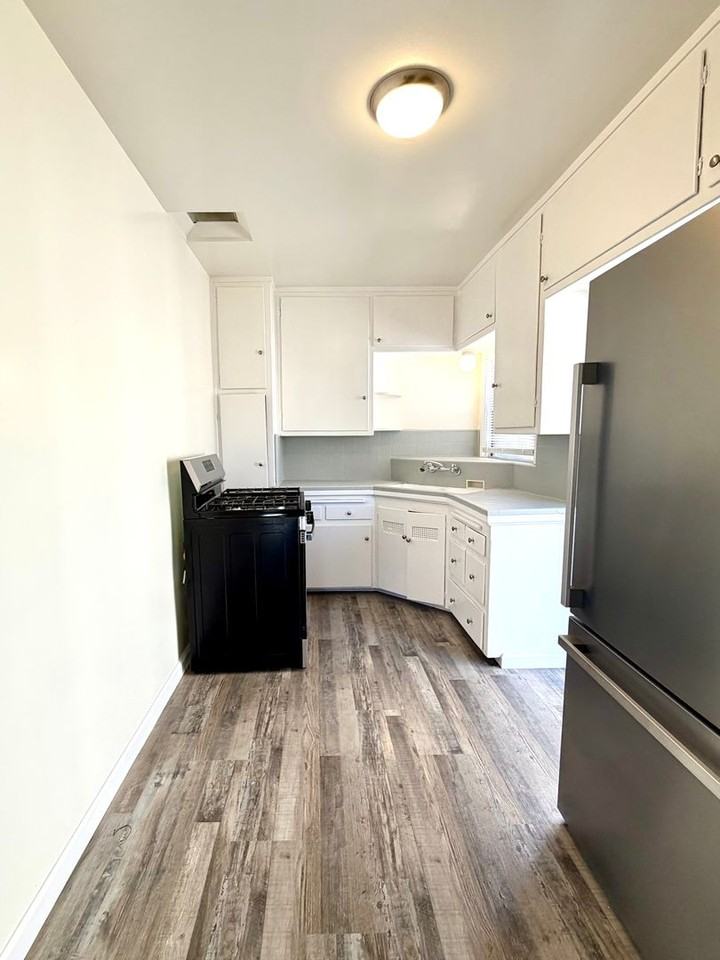 2105 W Carson St - Photo 3 of 9