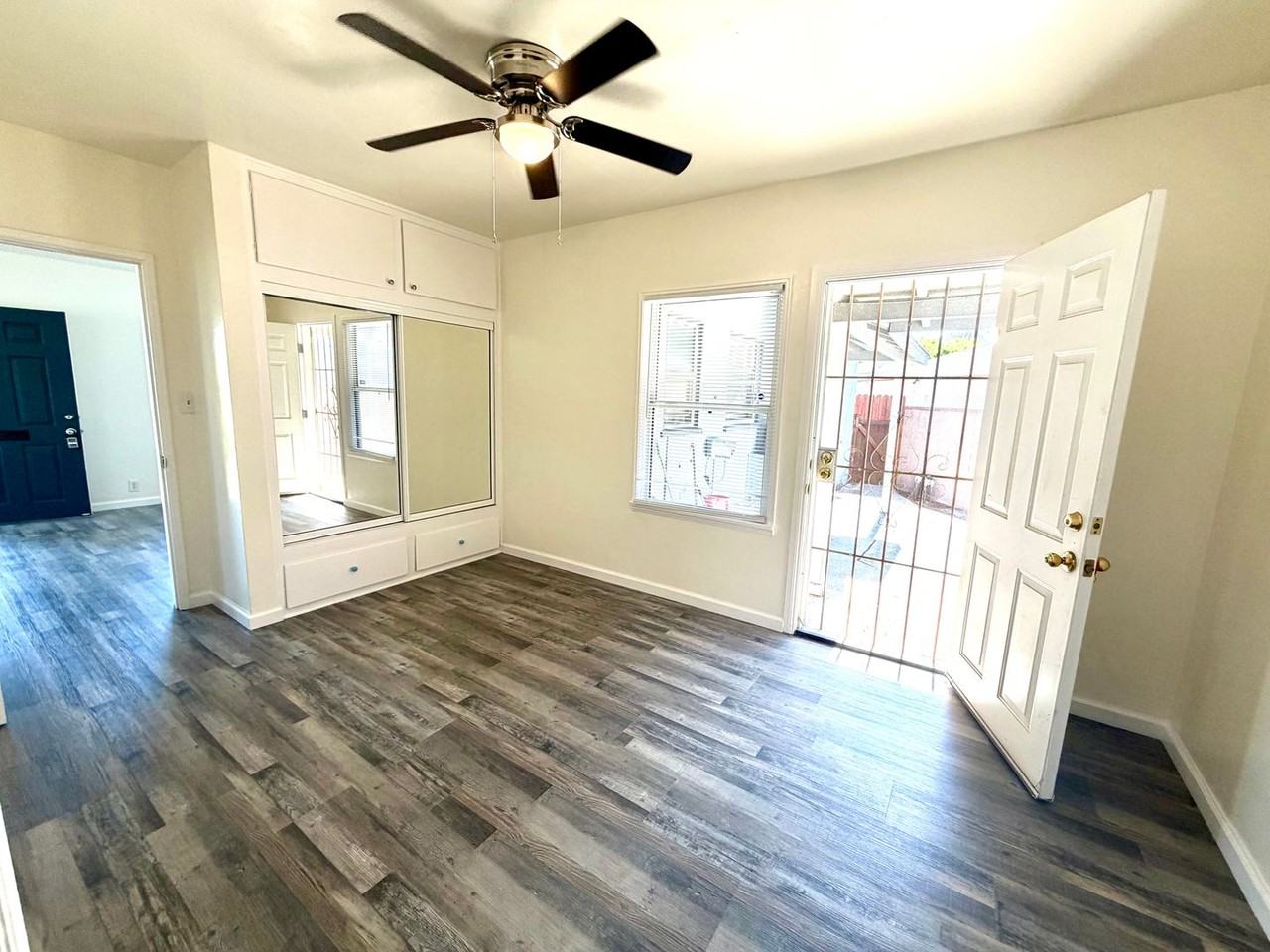 2105 W Carson St - Photo 4 of 9